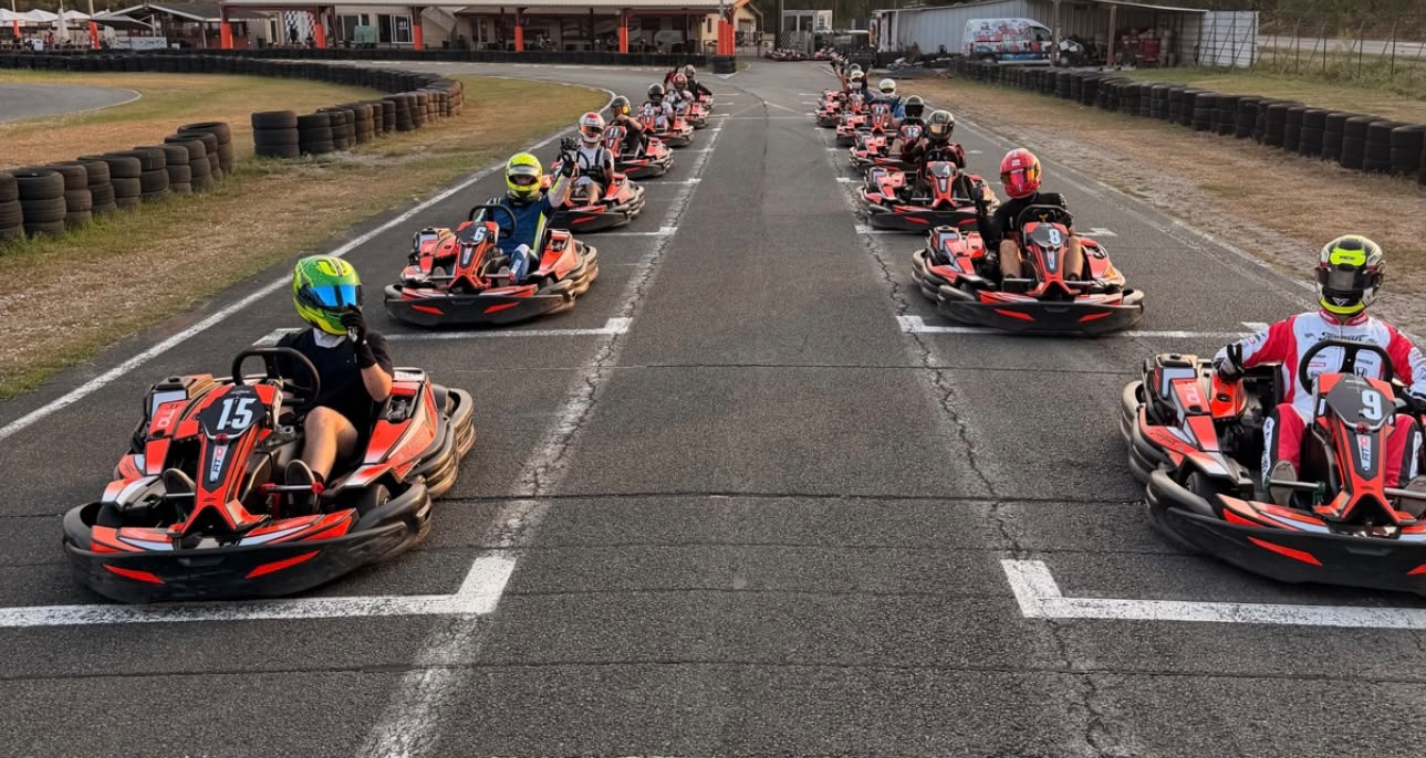 Photo plein écran — grille de départ / kart en piste